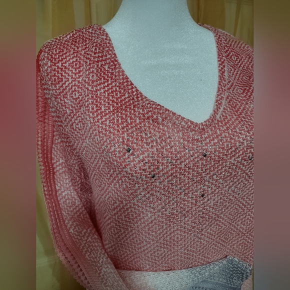 NWOT Women's New Directions V-neck sweater with lace sleeve inset Coral & Grey. - Picture 2 of 7
